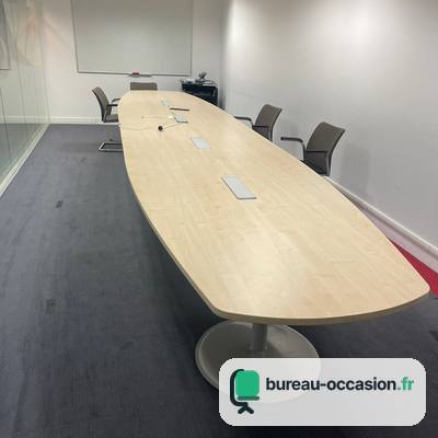 Grande table tonneau d'occasion en érable clair : trappes, 10 à 12 places