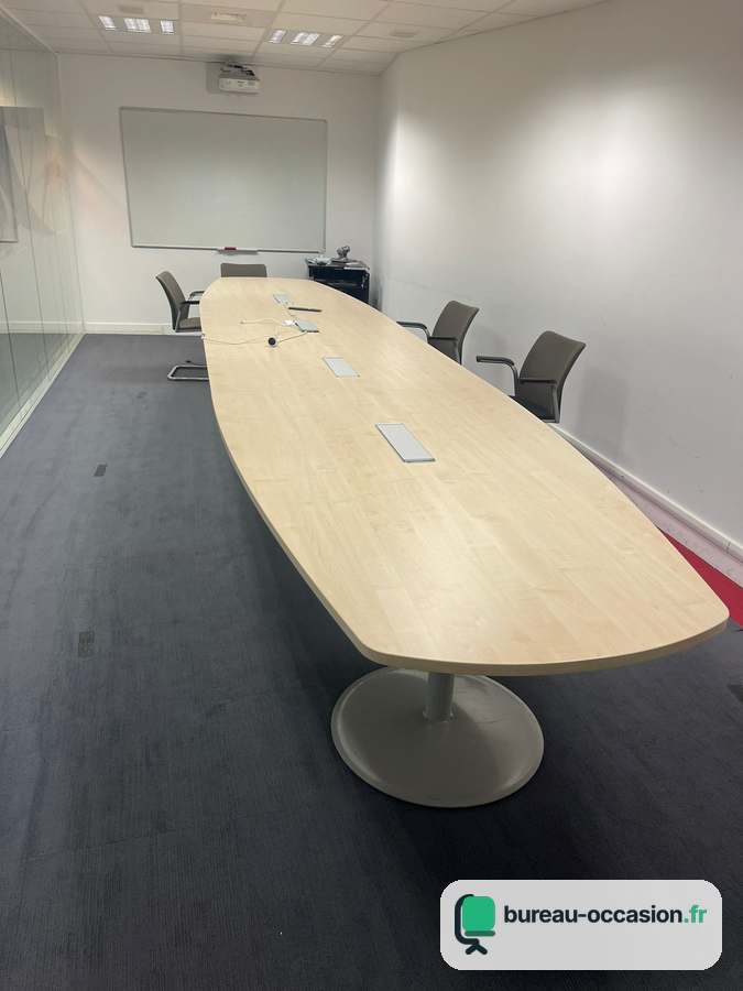 Grande table tonneau d'occasion en érable clair : trappes, 10 à 12 places
