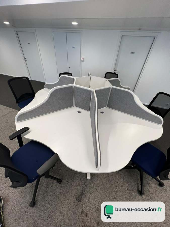 Îlot de travail en étoile d'occasion : 6 postes blancs, cloisons grises