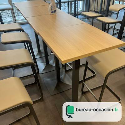 Mange-debout d'occasion : plateau bois clair sur pied central noir