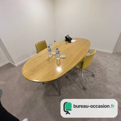 Petite table de réunion ovale d'occasion en bois : 4 à 6 places