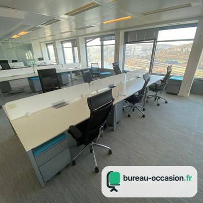 Postes bench d'occasion blancs : écrans, passe-câbles et caissons