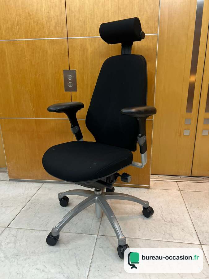 RH Logic 400 d'occasion : fauteuil tissu noir, base alu grise