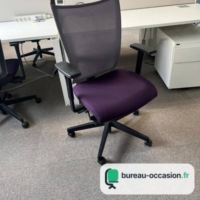Siège ergonomique d'occasion : résille grise et assise violette