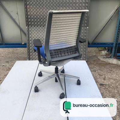 Steelcase Think d'occasion : dossier résille gris clair, assise bleue
