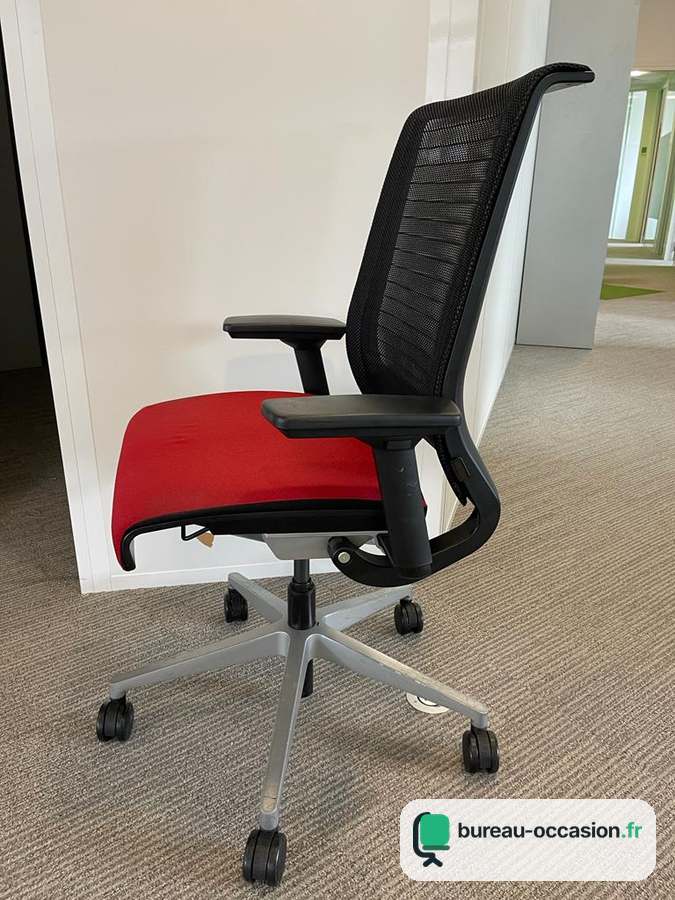 Steelcase Think d'occasion : fauteuil résille noir, assise rouge