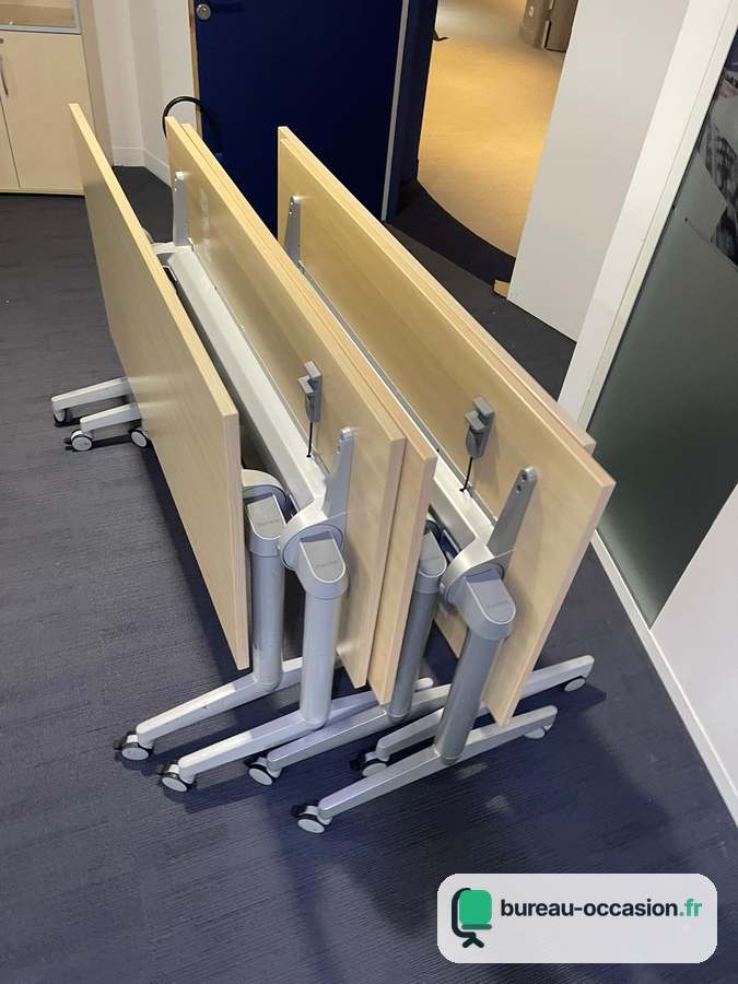 Table basculante d'occasion bois clair : emboîtable, sur roulettes