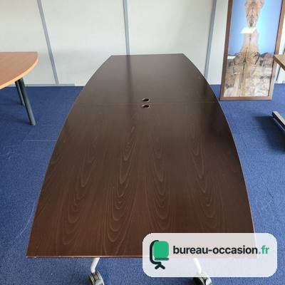 Table basculante d'occasion en tonneau : plateau wengé et roulettes