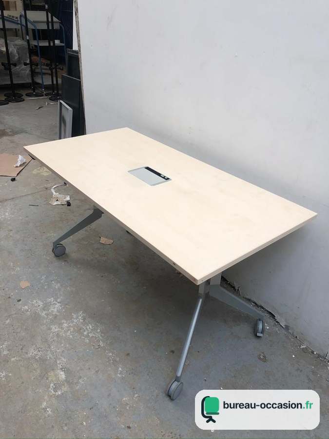 Table basculante d'occasion finition érable : trappe et roulettes