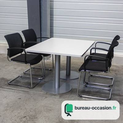 Table carrée d'occasion blanche : pied colonne gris, 4 personnes