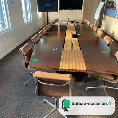 Table de conférence d'occasion bois foncé : bande claire, 20 places