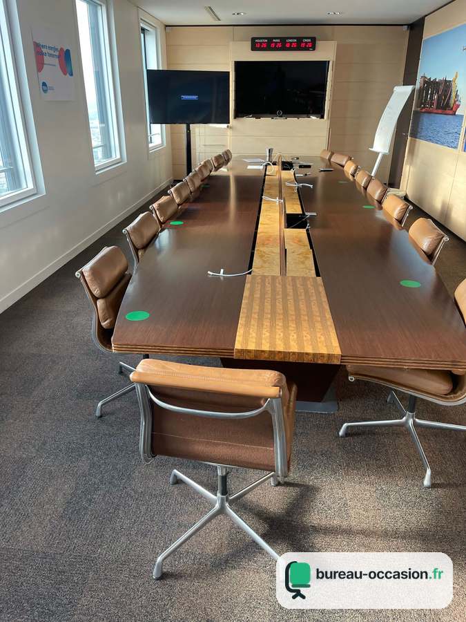 Table de conférence d'occasion bois foncé : bande claire, 20 places