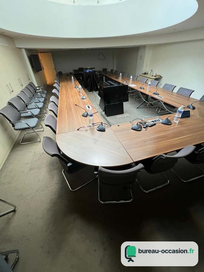 Table de conférence d'occasion en U finition noyer, 20 places et +