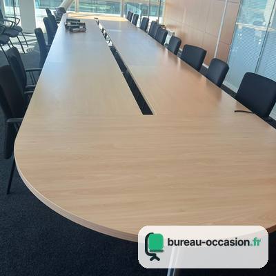Table de conférence d'occasion ton hêtre : plus de 20 places, goulotte
