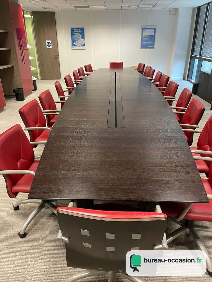 Table de conférence d'occasion XXL en wengé : 20 places, goulotte