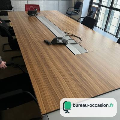Table de conseil d'occasion noyer zébré : goulotte alu, 10 places