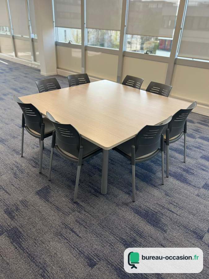 Table de réunion carrée d'occasion jusqu'à 8 places : bois clair