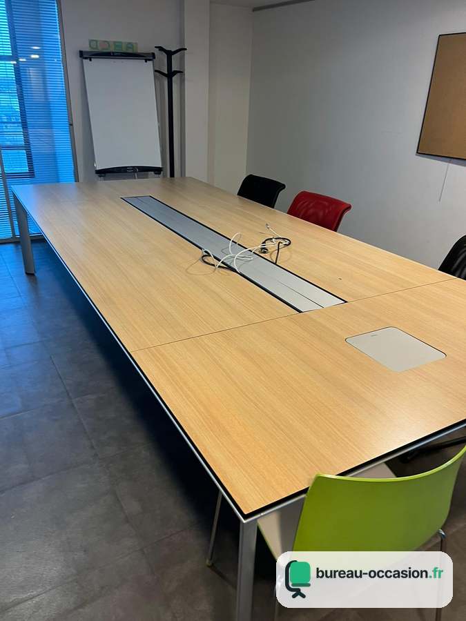 Table de réunion connectée d'occasion : bois, environ 8 places