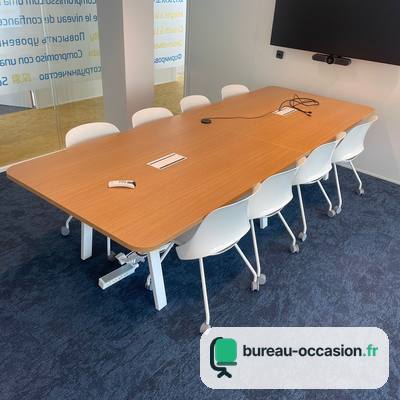 Table de réunion d'occasion 10 places : plateau bois, pieds blancs