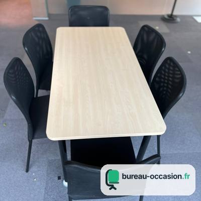 Table de réunion d'occasion 4 à 6 places : bois clair, pieds noirs