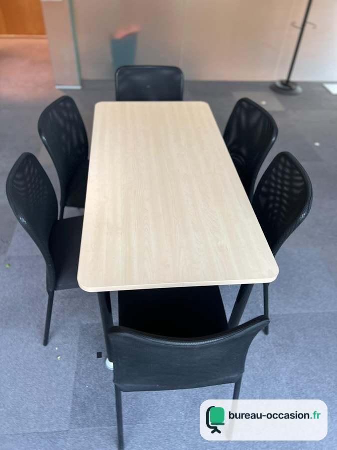 Table de réunion d'occasion 4 à 6 places : bois clair, pieds noirs