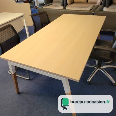 Table de réunion d'occasion 6 places : hêtre, pieds blancs bout bois