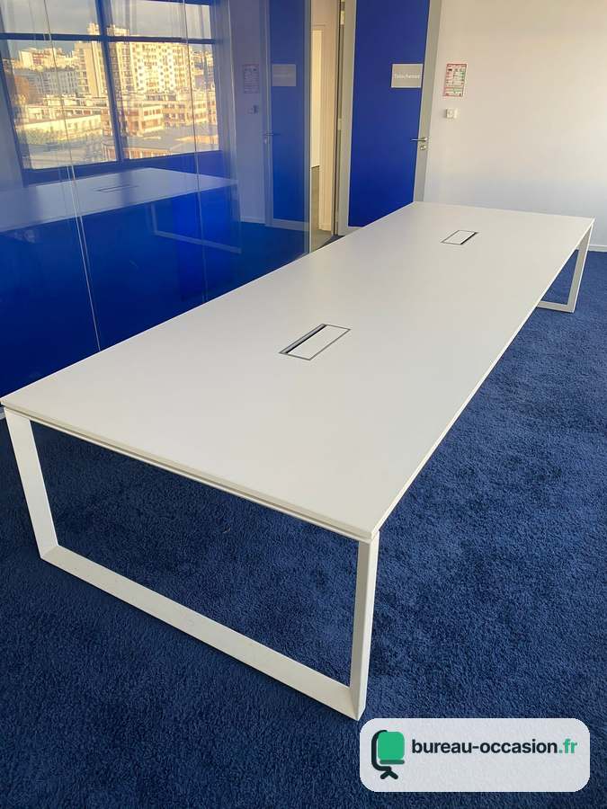 Table de réunion d'occasion blanche pieds cadre : 10 à 12 places