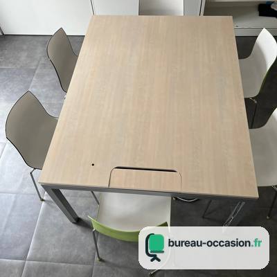 Table de réunion d'occasion chêne clair : 6 places, pieds métal gris