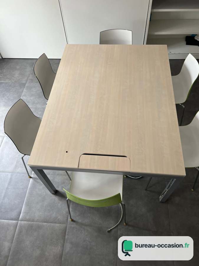 Table de réunion d'occasion chêne clair : 6 places, pieds métal gris