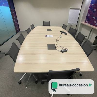 Table de réunion d'occasion chêne clair veiné : 12 places, trappes