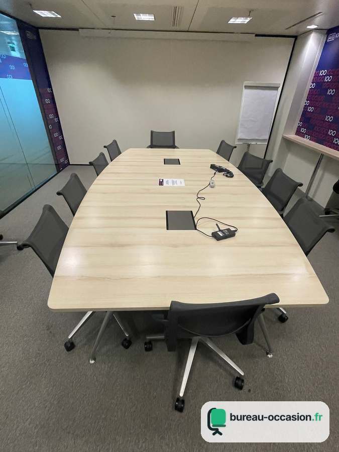 Table de réunion d'occasion chêne clair veiné : 12 places, trappes