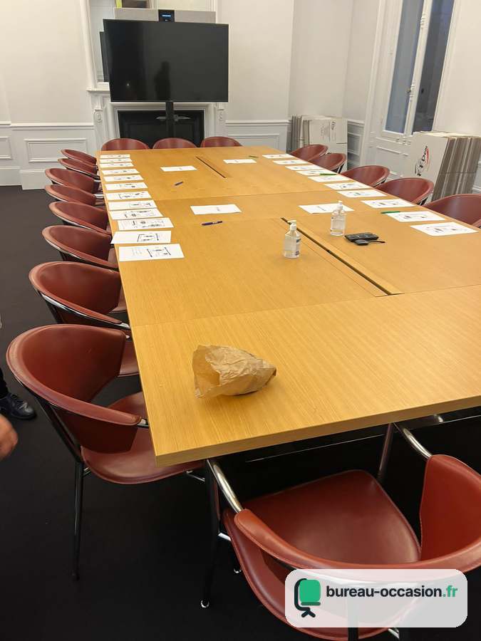Table de réunion d'occasion modulable en chêne : environ 20 places