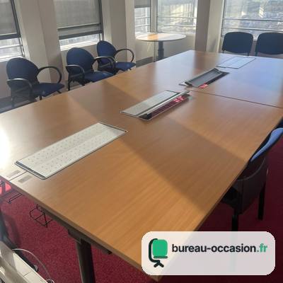 Table de réunion d'occasion ton hêtre avec boîtiers de connexion