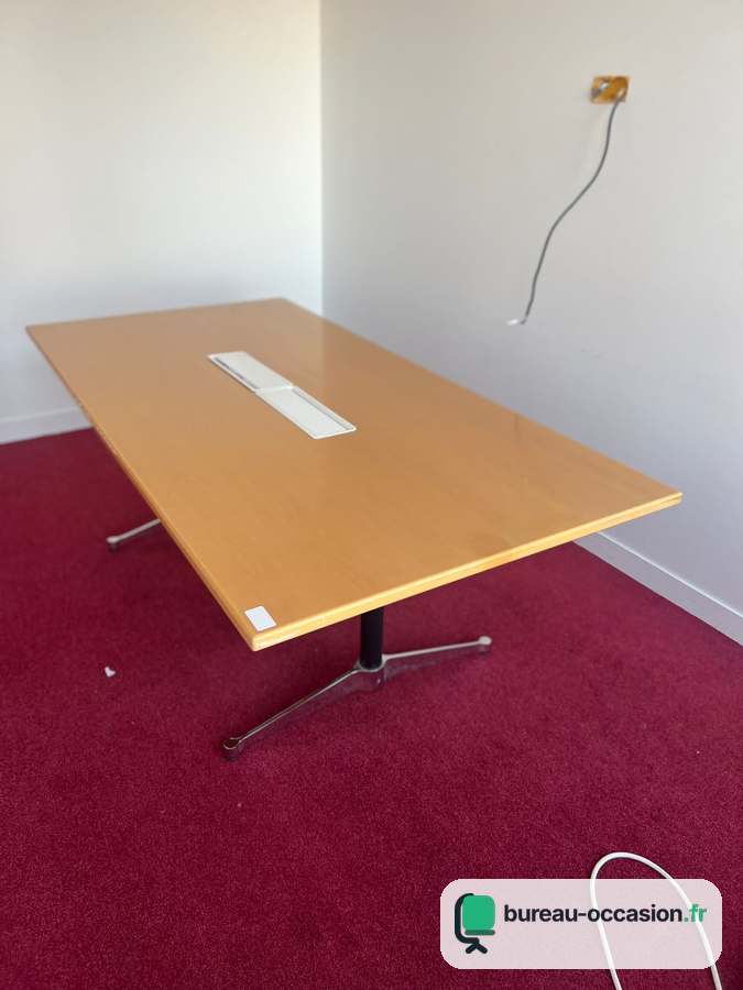 Table de réunion d'occasion ton hêtre : boîtier de connexion, 6/8 pl.
