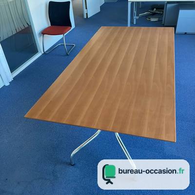 Table de réunion d'occasion ton merisier sur piètement chromé design