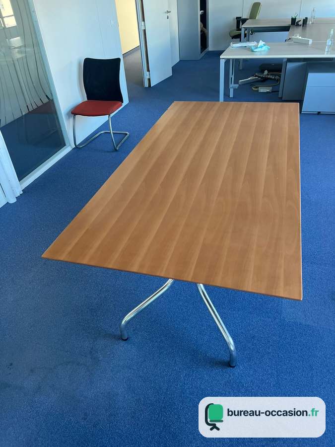 Table de réunion d'occasion ton merisier sur piètement chromé design