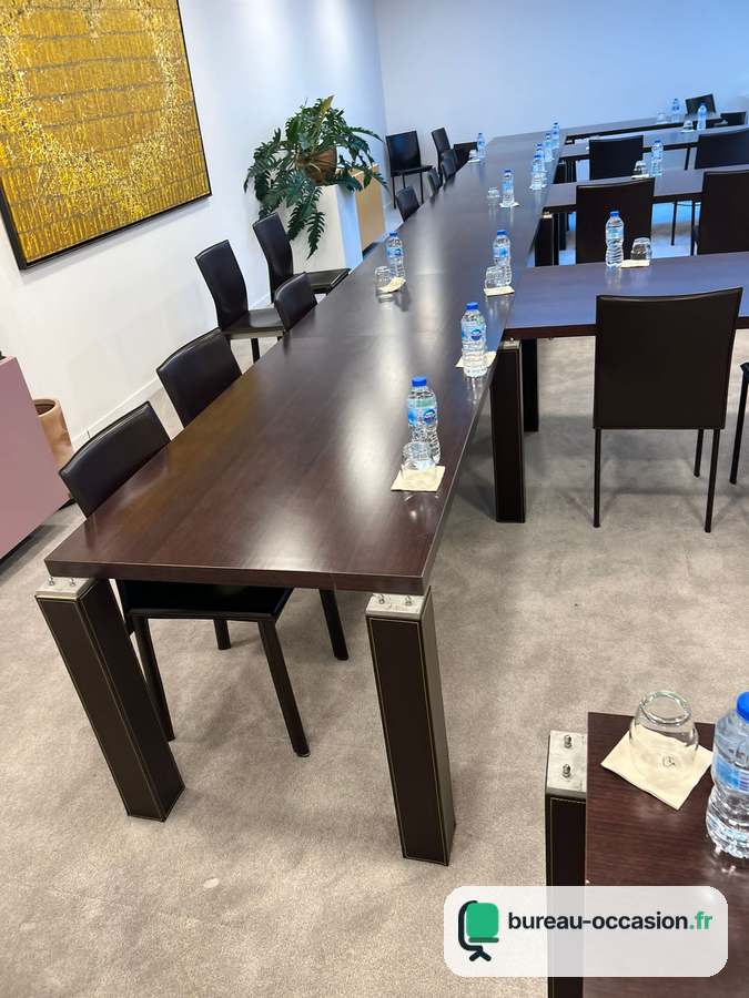 Table de réunion d'occasion wengé : pieds massifs carrés, modulable