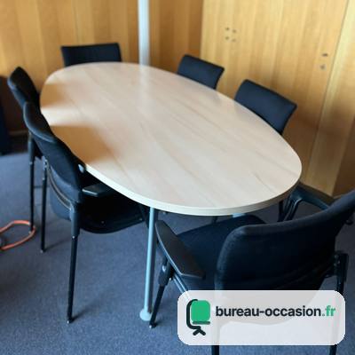 Table de réunion ovale d'occasion bois clair : 6 à 8 places