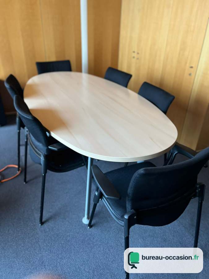 Table de réunion ovale d'occasion bois clair : 6 à 8 places