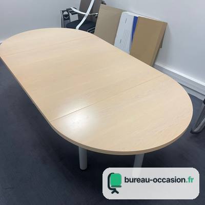 Table de réunion ovale d'occasion en érable : 4 pieds gris, 8 places