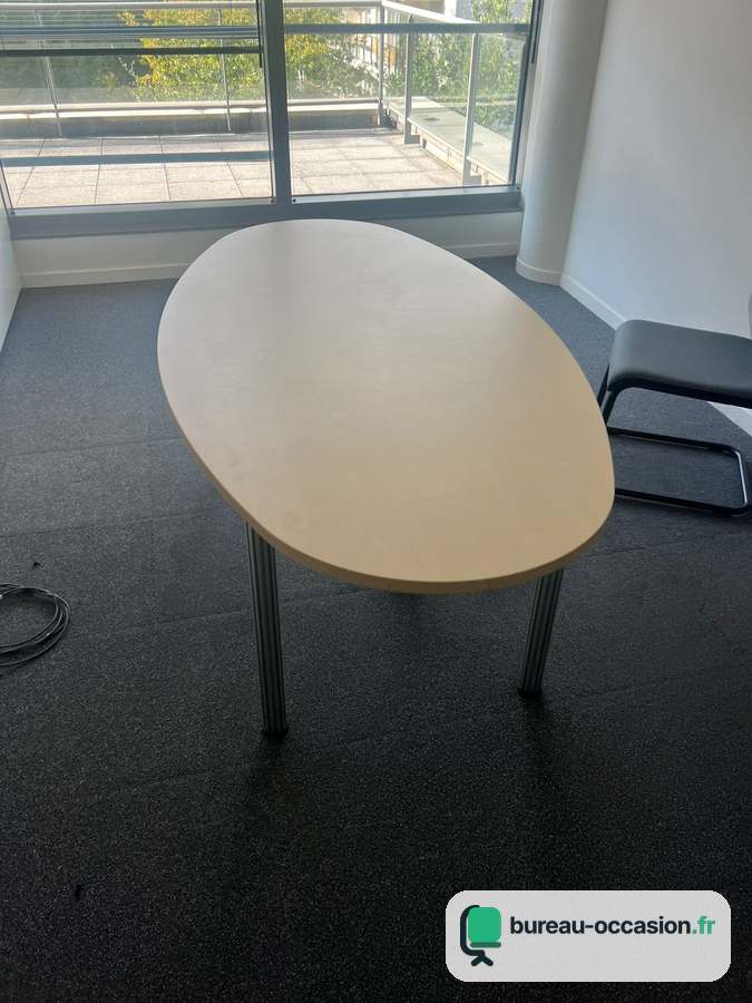 Table de réunion ovale d'occasion en érable clair, 4 pieds, 6 places