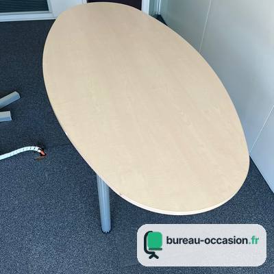 Table de réunion ovale d'occasion ton érable sur 4 pieds gris, 6 pl.