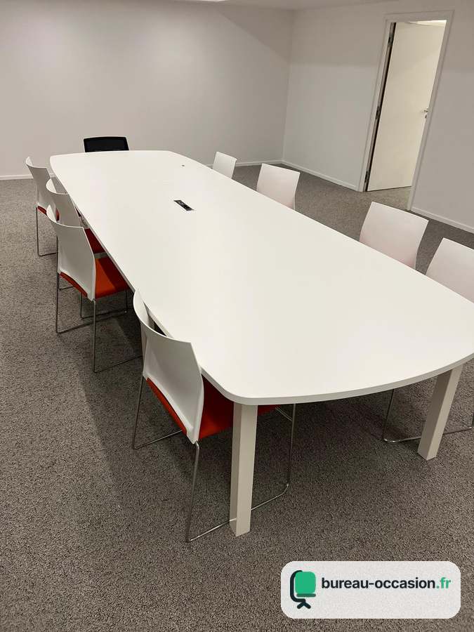 Table de réunion tonneau d'occasion 10-12 places : plateau blanc