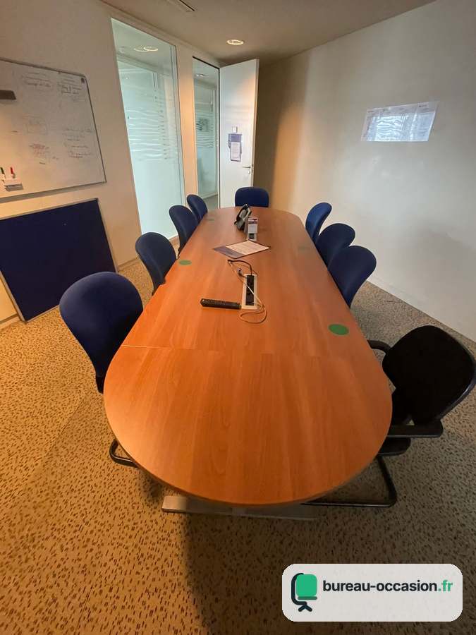 Table de réunion tonneau d'occasion en merisier : trappe, 10 places