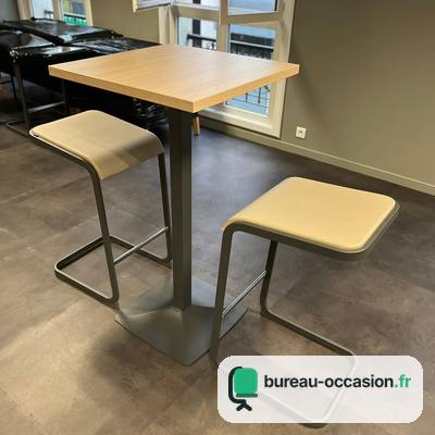 Table haute carrée d'occasion : bois clair et pied central gris