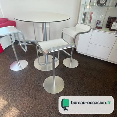 Table haute ronde d'occasion : plateau blanc et pied central gris