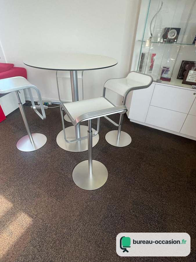 Table haute ronde d'occasion : plateau blanc et pied central gris