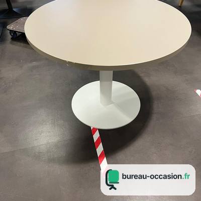 Table ronde blanche d'occasion : pied central évasé blanc