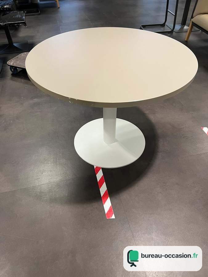 Table ronde blanche d'occasion : pied central évasé blanc