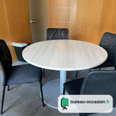 Table ronde compacte d'occasion : bois clair, colonne grise